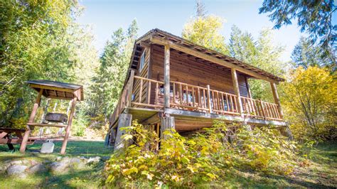 BC Cabins for Rent on Private Lake Next to Echo Lake | Hot Tubs & Sauna