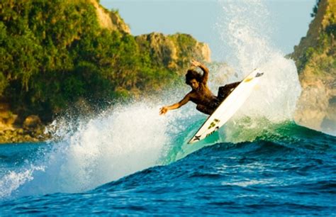 Rob Machado #Surf | Surfing waves, Surfing, Surf beach