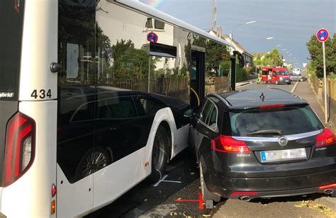 Hückeswagen Drei Verletzte bei Kollision von Bus und Autos