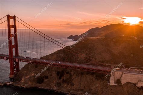 Vista A Rea Al Atardecer Del Puente Golden Gate Sobre El Rea