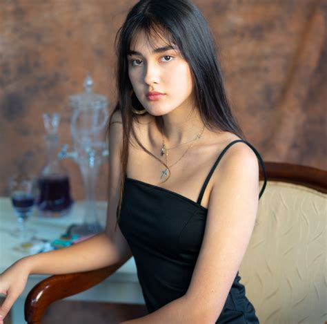 H I Con Lai Ang Hot Nh T Tr N Mxh To N L G Ng M T N I B T Trong V Tr Hot Girl C Ng I