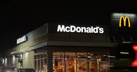 Watch Woman Climbs In Mcdonalds Drive Thru To Make Her Food