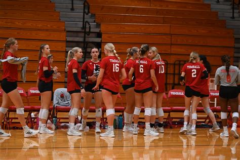 Volleyball teams in action tonight – The Cougar Claw