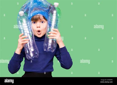 Kindheit halten -Fotos und -Bildmaterial in hoher Auflösung – Alamy