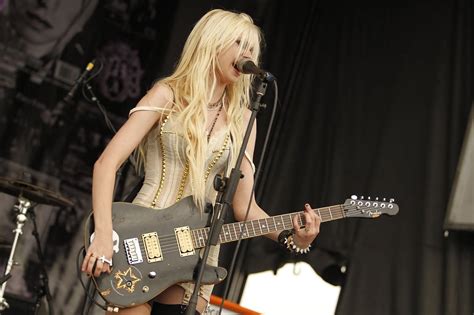 wallpaper id  p black electric singers guitar taylor