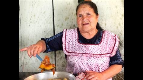 La Abuelita Mexicana Do A Ngela Se Corona Como La Reina De Youtube