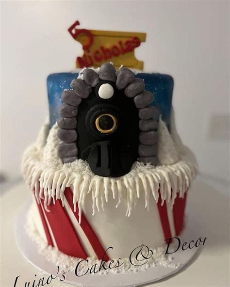 Polar Express cake | Holiday cakes, Cake, Balloon crafts