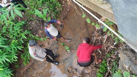 Temuan Sandal Jadi Petunjuk Polisi Cari Pembuang Bayi Di Jatirejo