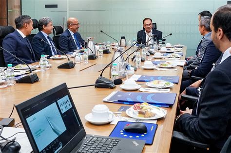 Photo Gallery Pm Anwar Receives Courtesy Call From Digitalbridge