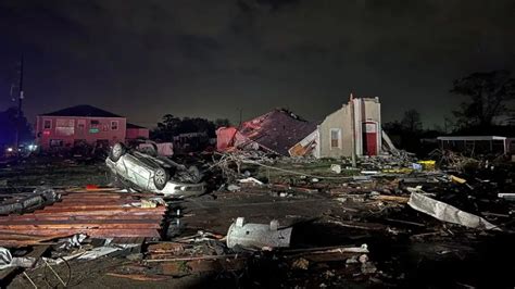 Tornados No Sul Dos Estados Unidos Provocam Morte E Destruição Radio