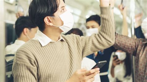 Premium Photo Crowd Of People Wearing Face Mask On A Crowded Public