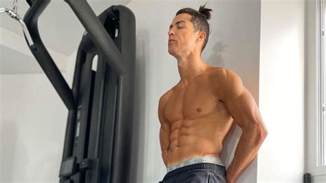 Perfekt Definiert Cristiano Ronaldo Grüßt Aus Dem Home Gym