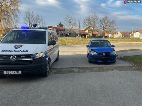 Foto Upravo Sudarili Se Polo I Seat Blizu Prometnog Koprivni Kog