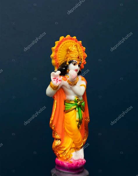 Dios hindú Krishna sobre fondo azul Shree Krishna Feliz Janmashtami