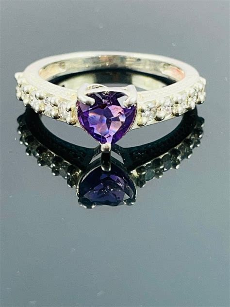 92 5 Sterling Silver Amethyst Gemstone Ring Weight 5 G At 599