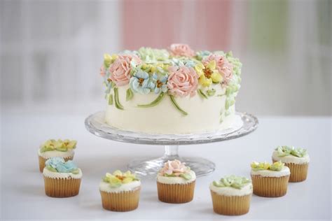 Make Your Own Frosting Flowers