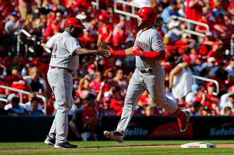 Suarez Dixon Homer Reds Beat Cardinals 6 4 In 10 Innings