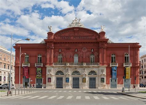 Bari Itali September Facade Van Teatro Petruzzelli Opera