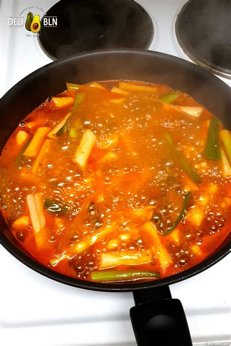 Koreanische Tteokbokki Reiskuchen Mit Scharfer Sauce Deli Berlin