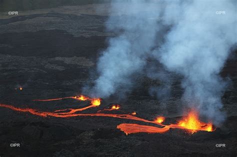 Piton de la Fournaise: New eruption started | volcanoes and eruptions