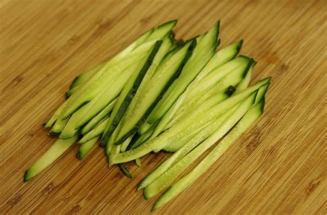 foodista knife skills   julienne vegetables