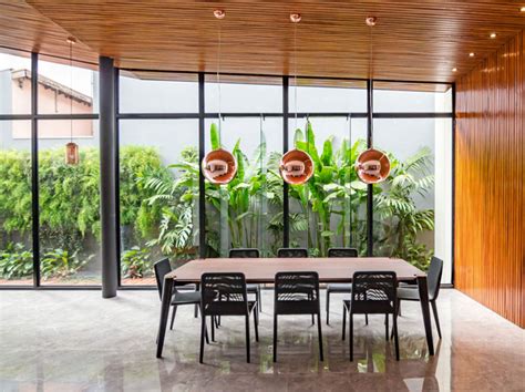 Brazilian House Around Courtyard Filled With Tropical Plants Interiorzine