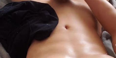 Masturbating Hot Guy With Abs Tnaflix