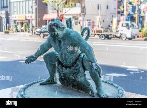 sumo sculpture  res stock photography  images alamy