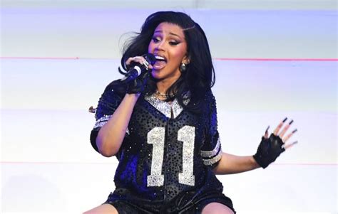 cardi  hits   fan suggesting  bleached skin  pregnant