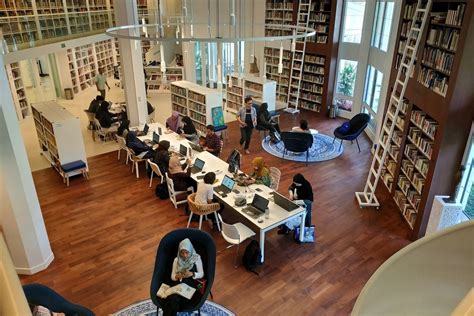 Berkunjung Ke Perpustakaan Erasmus Huis Yang Instagramable