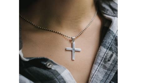 The Meaning And Symbolism Behind Cross Jewelry - Factnewsph.com