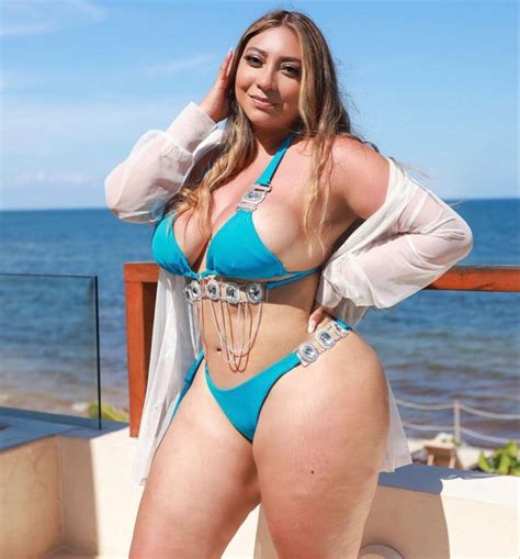 9 Hot Sexy Nancy Hernandez Bikini Pics