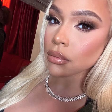 If You Have Makeup On Right Now You Re Insane This Heat Is To Be Bare Everything Basically Nude