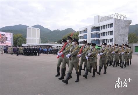 香港特区政府保安局举行宪法40周年升旗仪式，六大纪律部队迈中式步操入场腾讯新闻