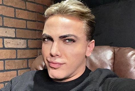 Eres tú Cristian El cantante reaparece con radical cambio en su