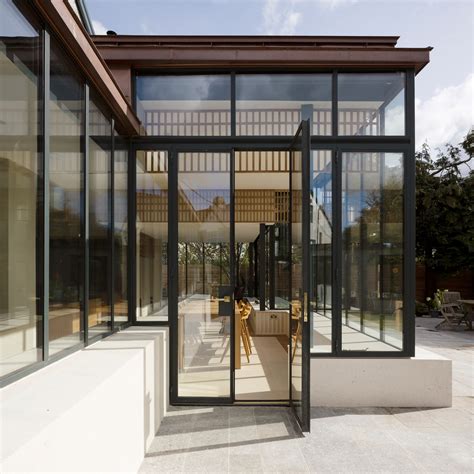 clear glazing definition - Architecture Dictionary