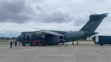 Voo Brasileiros Repatriados De Israel Chega Ao Rio De Janeiro