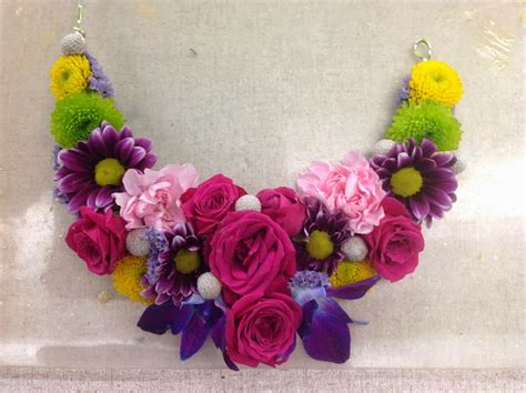 So Creative Diy Fresh Flower Necklace Tutorial