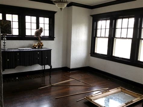 Living Room Grey Walls Black Trim Decoomo