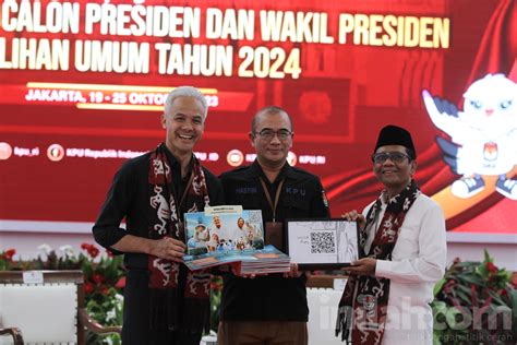 Foto Momen Ganjar Mahfud Resmi Daftar Capres Dan Cawapres Di KPU