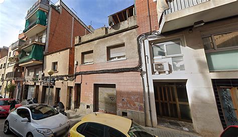 Polémico desalojo de ocho familias en el barrio de la Salut en Badalona