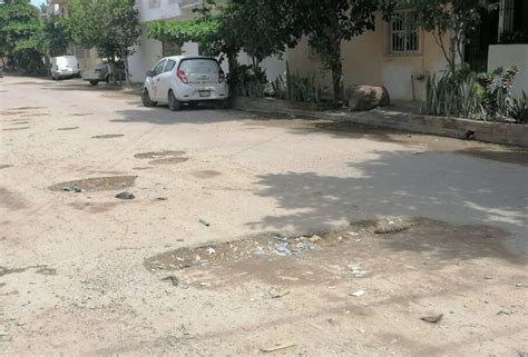 Calle Carlos Bustamante Llena De Baches