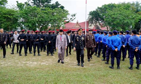 Hadiri Upacara Hut Ke Bhayangkara Kejari Kampar Beri Kejutan Kue