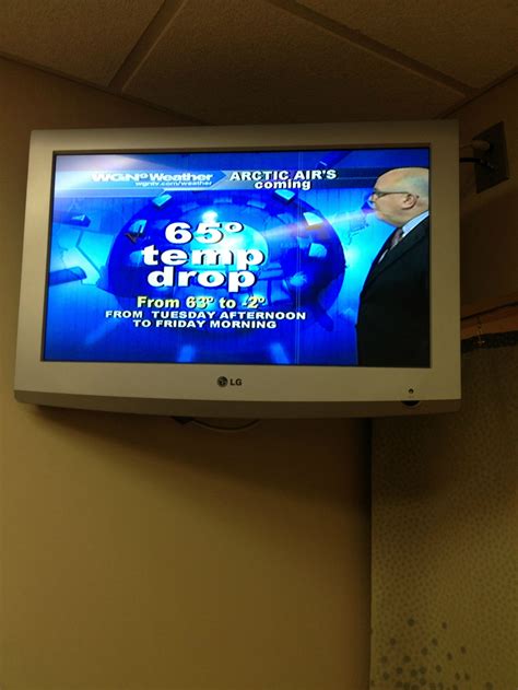 Two Chicago staples, Tom Skilling and ridiculous weather. : r/chicago