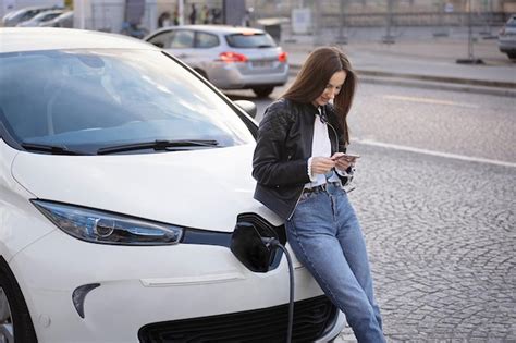 Coches Eléctricos Son Realmente Una Opción Sostenible Hombre Motor