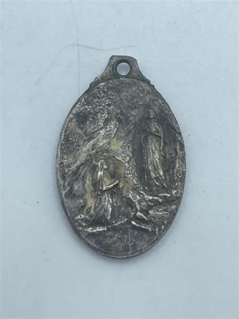 ANCIENNE MEDAILLE RELIGIEUSE Portrait De Vierge Grotte N D De Lourdes