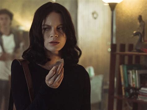 Gata tatuada loiraça Ellie Rayne sensualiza em novas fotos de lingerie Entretenimento BOL