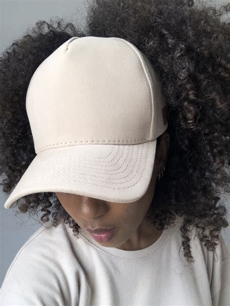 CapCachos Nude Pudim Fivela Boné Para Cabelos Volumosos Cacheados e Crespos eNCí CapCachos