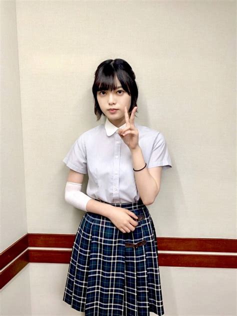 欅坂46平手友梨奈、可愛すぎる最新オフショットを公開！右肘負傷によりダブルピースは封印【school Of Lock】 櫻坂46まとめ