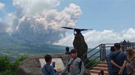 Gunung Merapi Kembali Muntahkan Awan Panas Guguran Potensi Bahaya